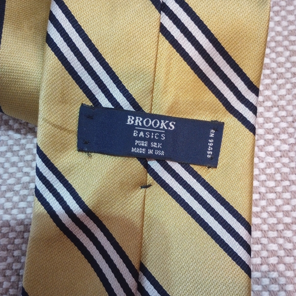 Brooks Neck Tie - Picture 3 of 3